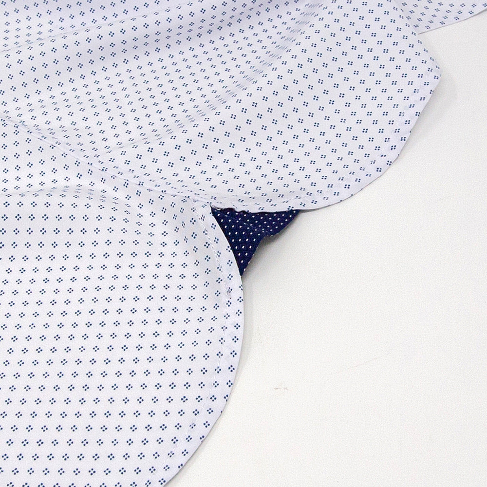 White Button Up Short Sleeve Shirt - gusset closeup